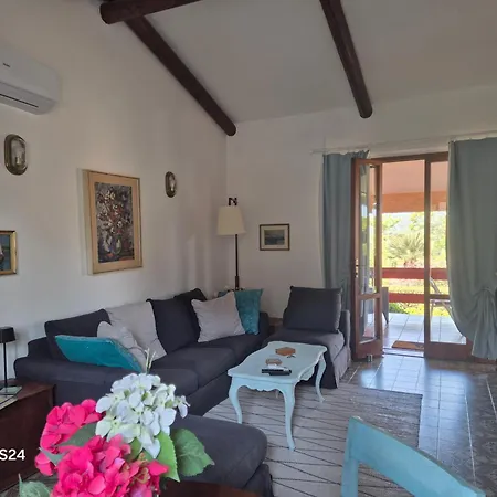 Apartment Giolu A Pochi Passi Dal Mare Magazzini (Tuscany)